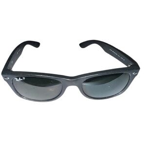 Ray-Ban New Wayfarer Polarized Black Sunglasses